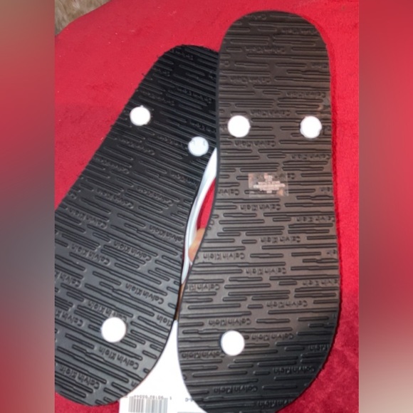 Calvin Klein flip flops - Picture 3 of 3